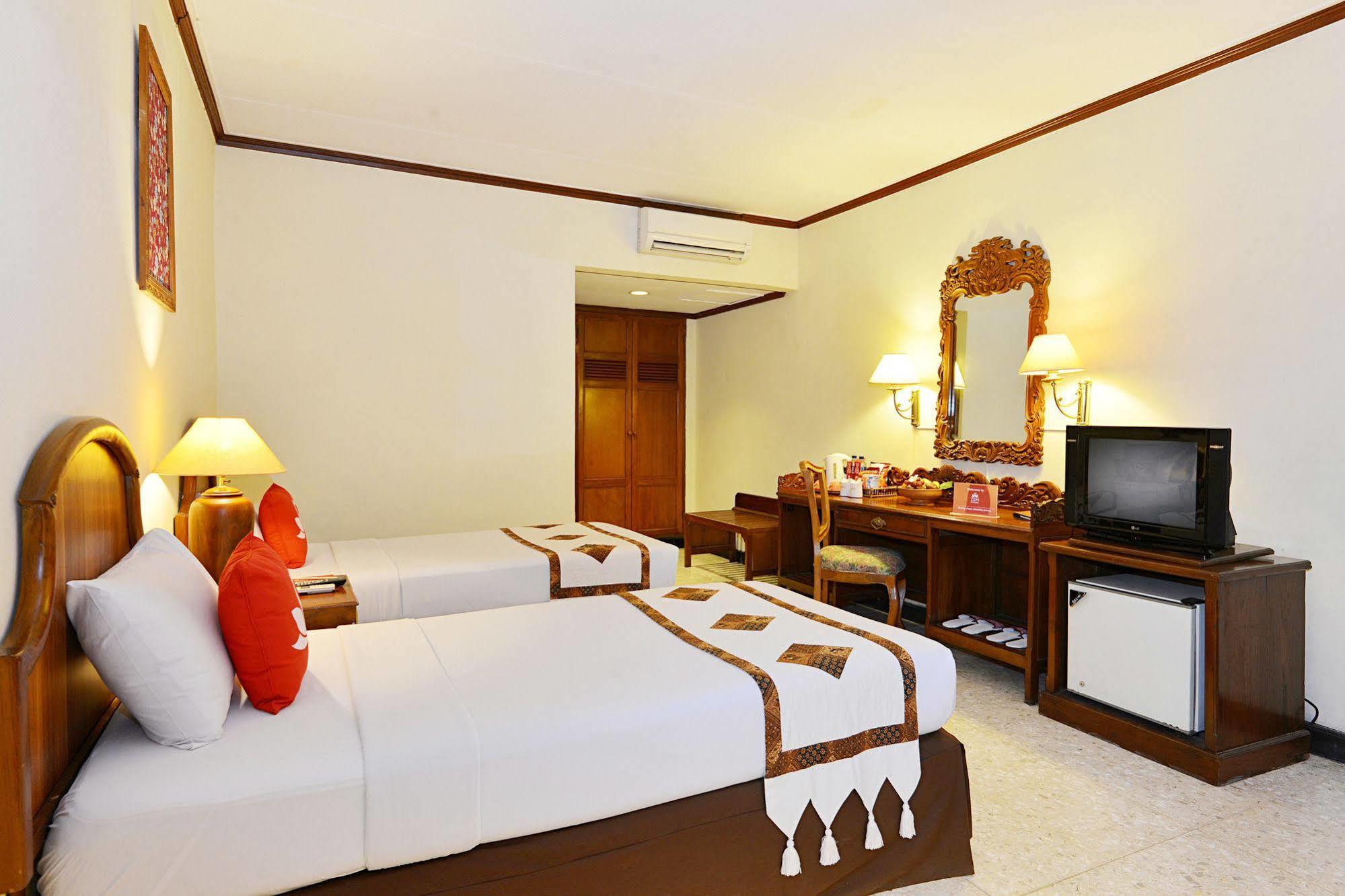 Zen Rooms Jogja Cendrawasih Pakualaman Exterior foto
